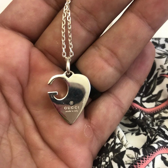 ! GUCCI G CHARLOTTE HEART NECKLACE and Charlotte Heart Charm G Silver B… - Picture 4 of 10